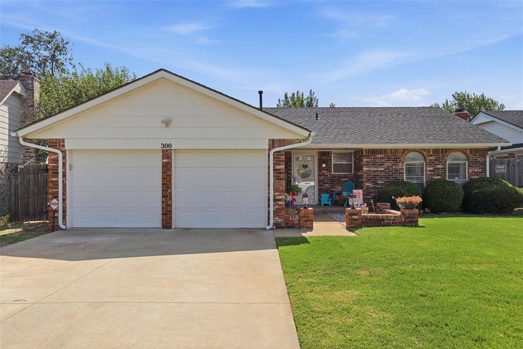300 S Bouziden DR, Moore, OK 73160