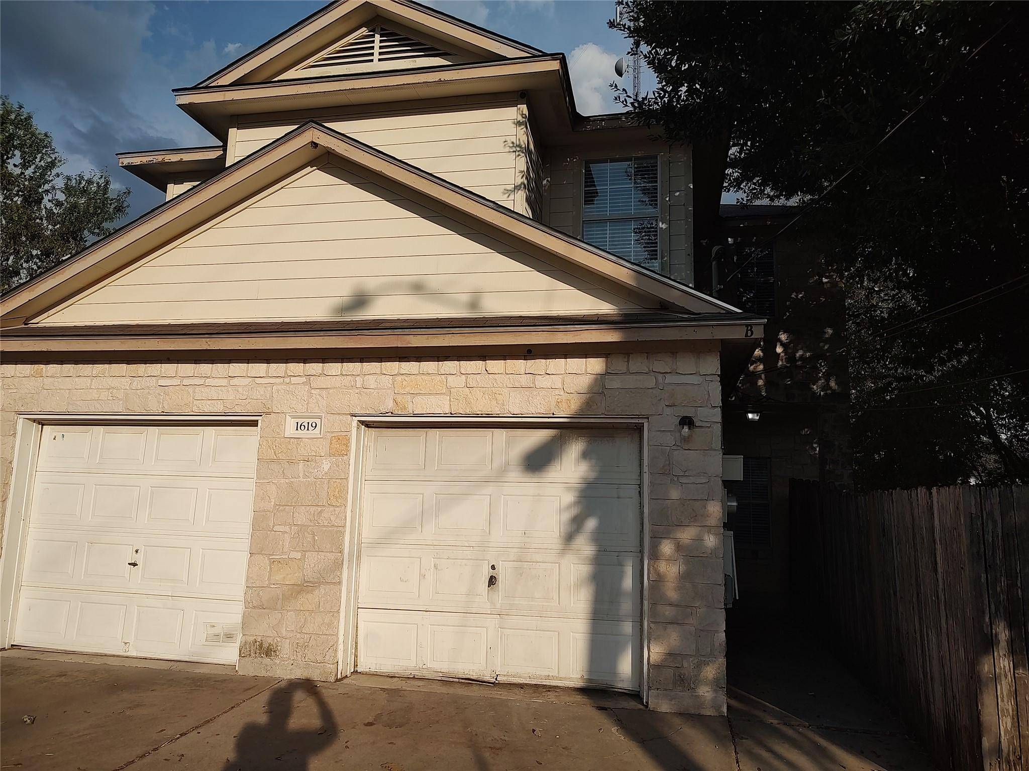 1619 Constantino CIR #B, Austin, TX 78745