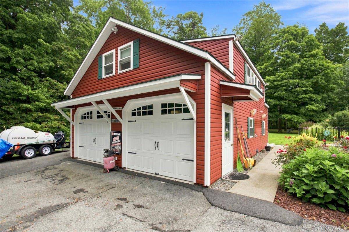 36 Nine Partners RD, Staatsburg, NY 12580