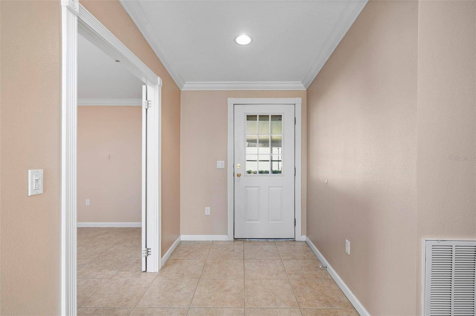 1000 KINGS HWY #105, Port Charlotte, FL 33980