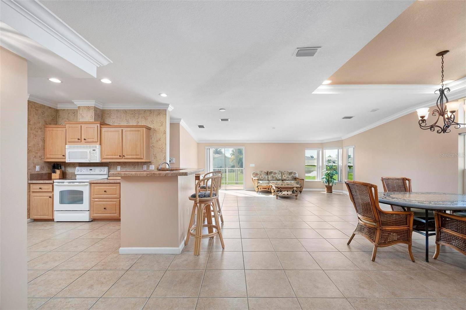 1000 KINGS HWY #105, Port Charlotte, FL 33980