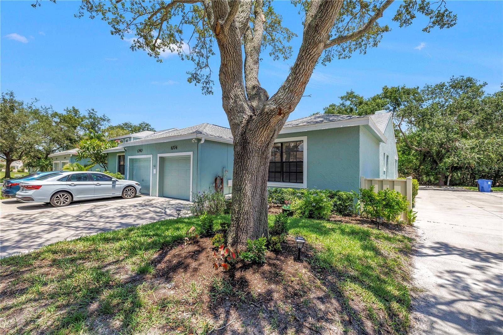 1074 SANABEL CT NE, St Petersburg, FL 33702