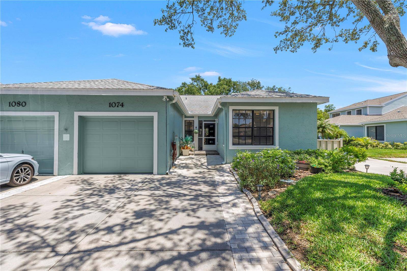 1074 SANABEL CT NE, St Petersburg, FL 33702