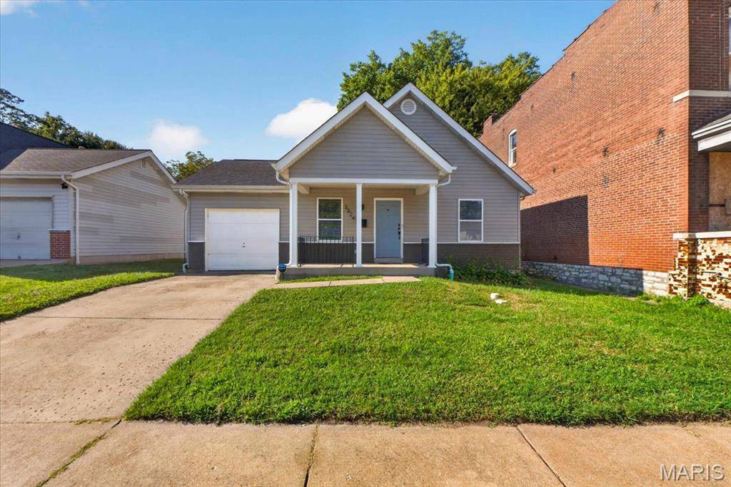 3024 Caroline ST, St Louis, MO 63104