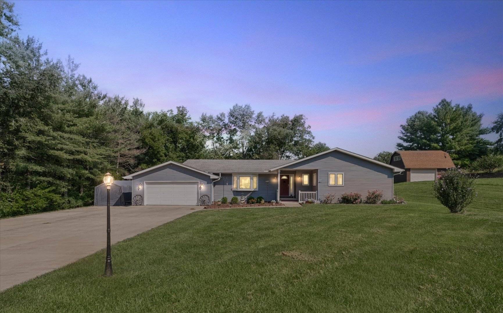 1364 Treasure LN, White Heath, IL 61884