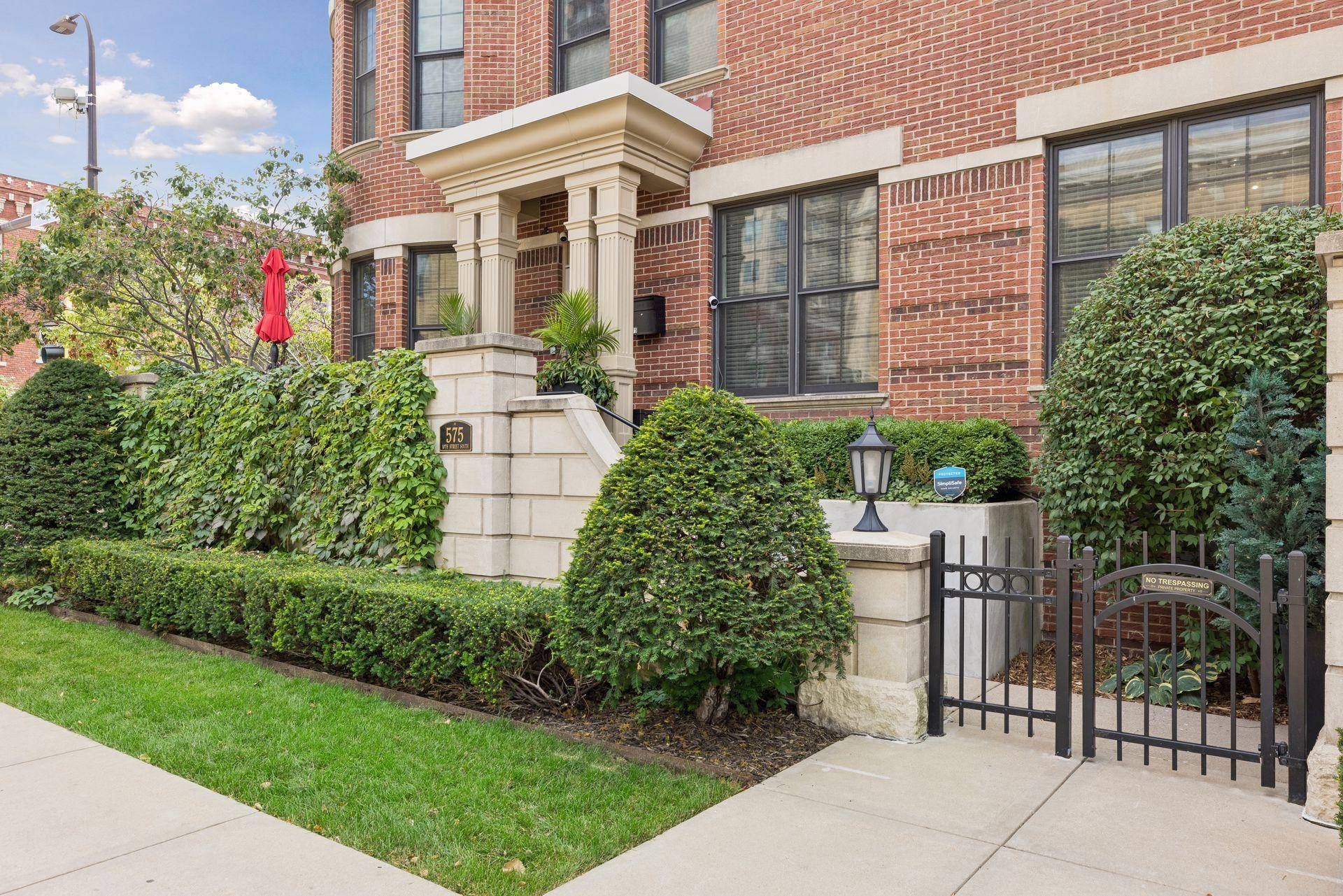 575 S 10th ST, Minneapolis, MN 55404