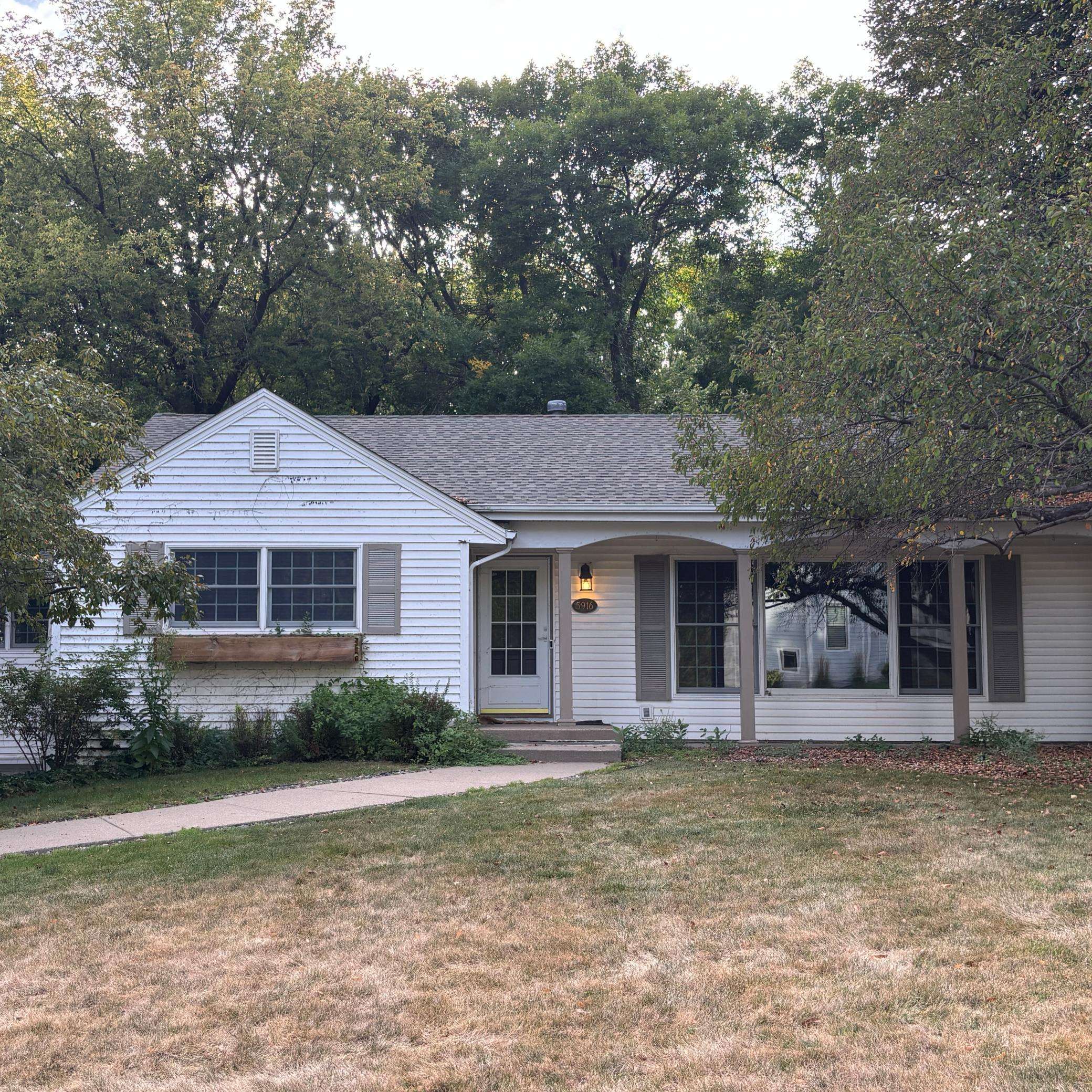 5916 Code AVE, Edina, MN 55436