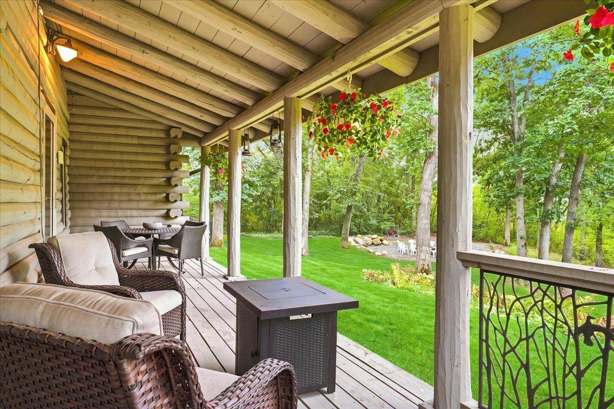 136 County RD E, Houlton, WI 54082