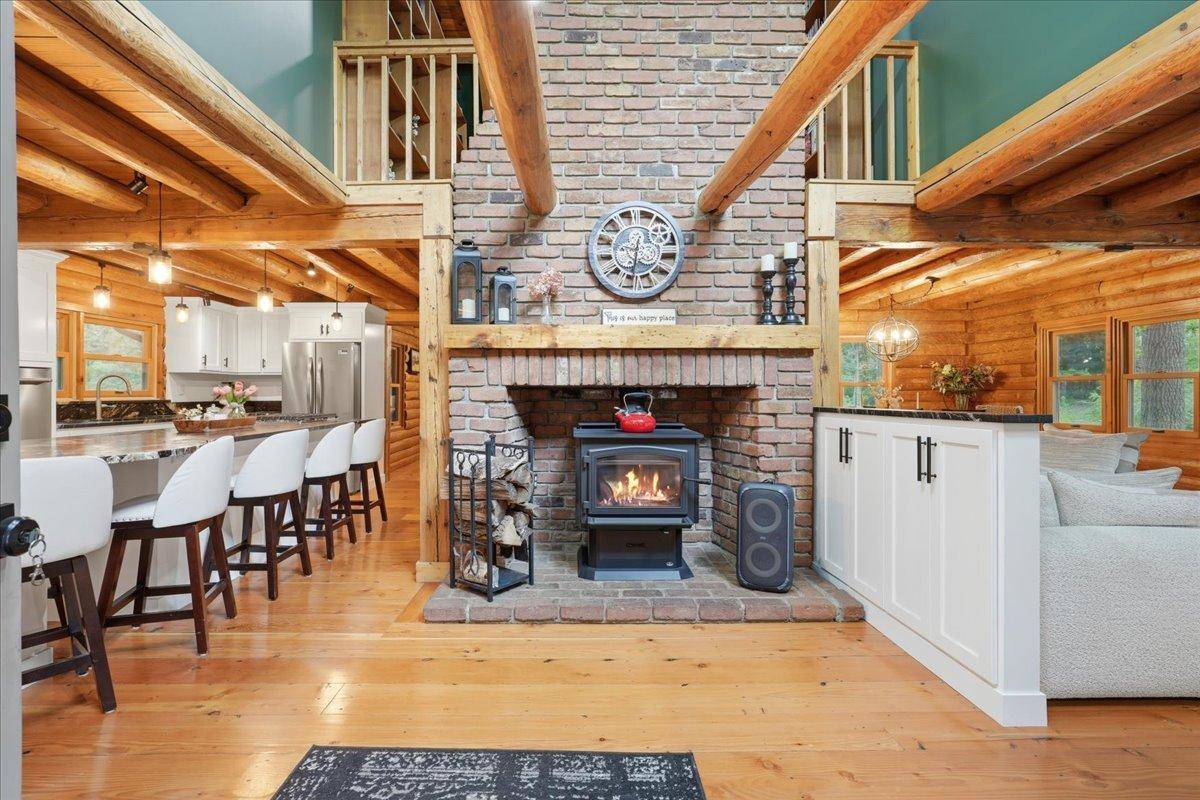 136 County RD E, Houlton, WI 54082