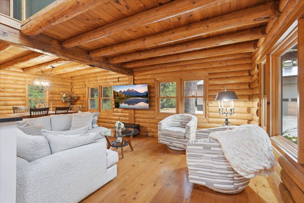 136 County RD E, Houlton, WI 54082