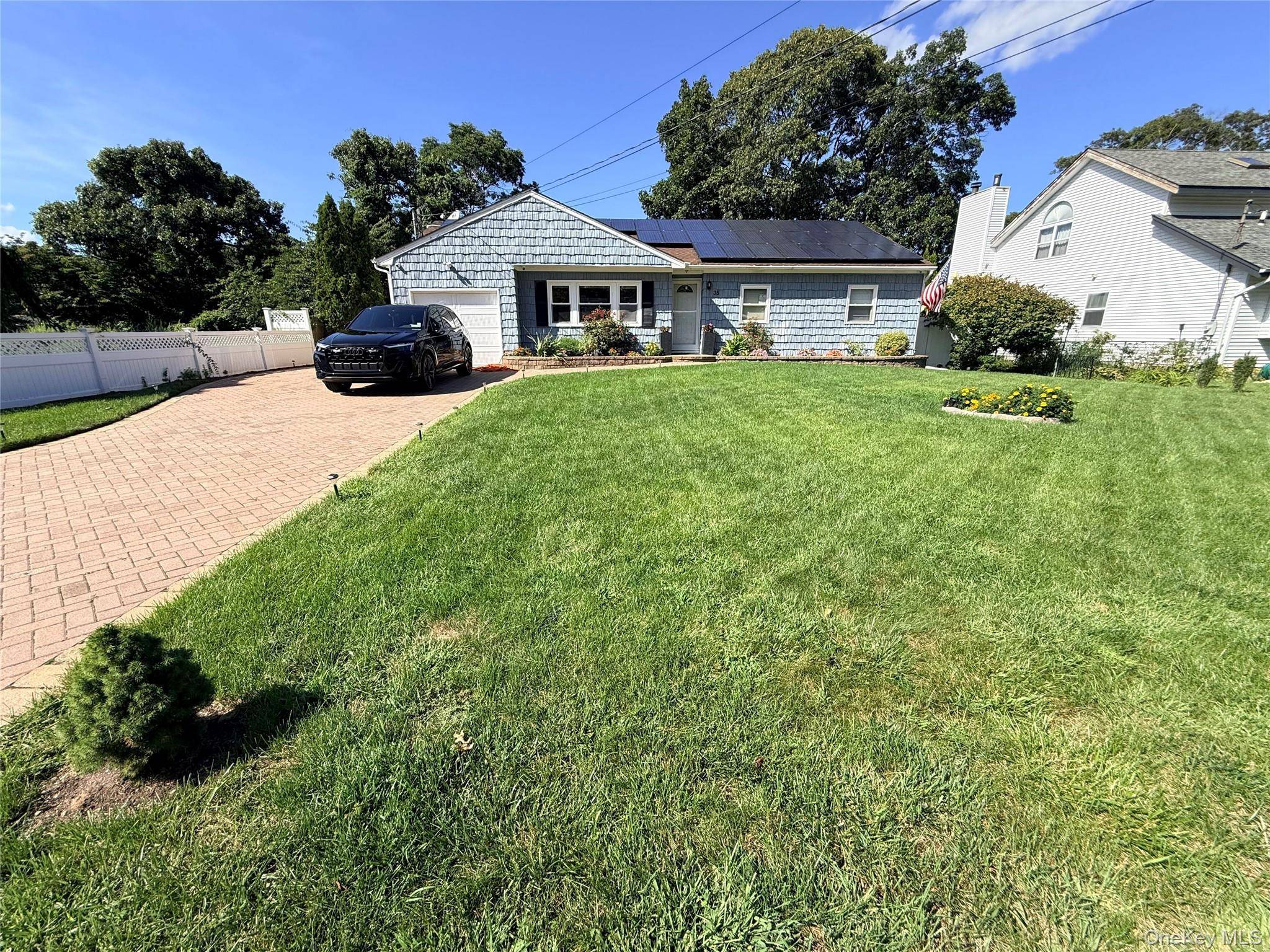 35 Ranch DR, Shirley, NY 11967
