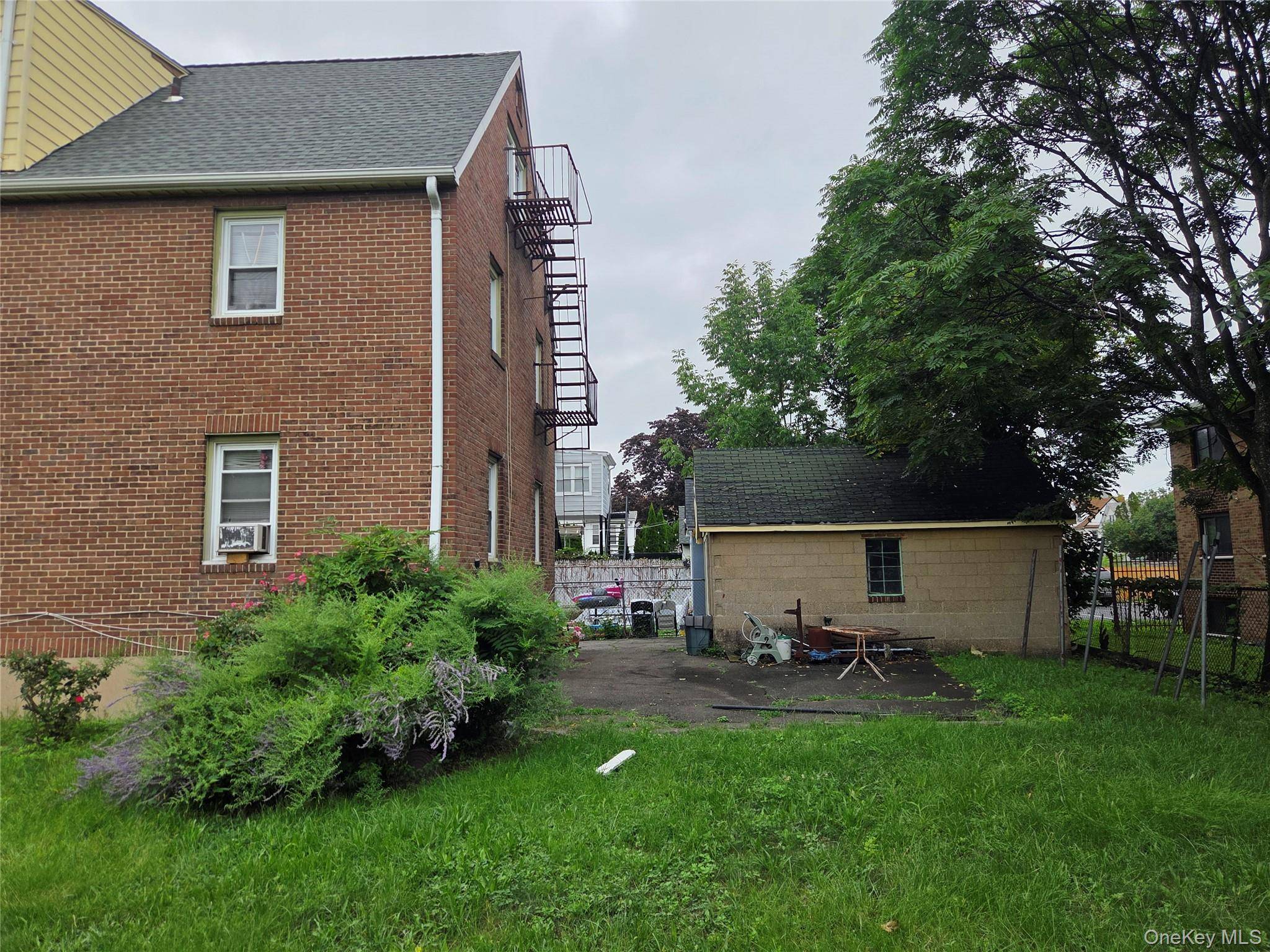 341 S 9th AVE, Mount Vernon, NY 10550
