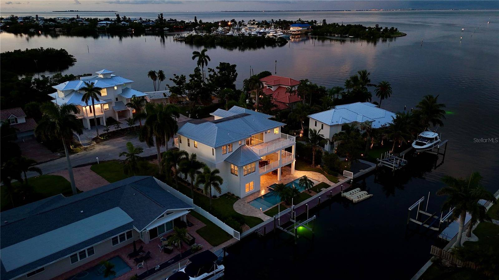 529 77TH ST, Holmes Beach, FL 34217