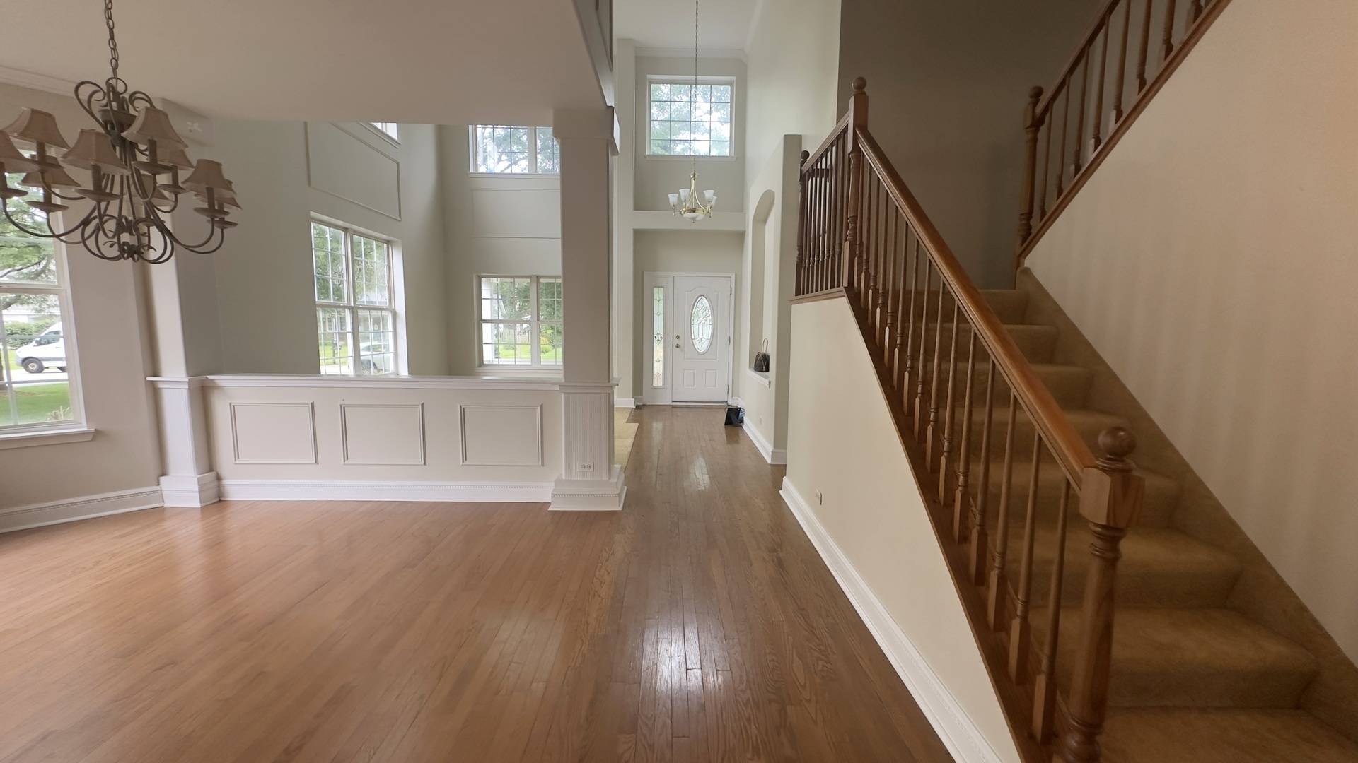572 E DELGADO DR, Palatine, IL 60074