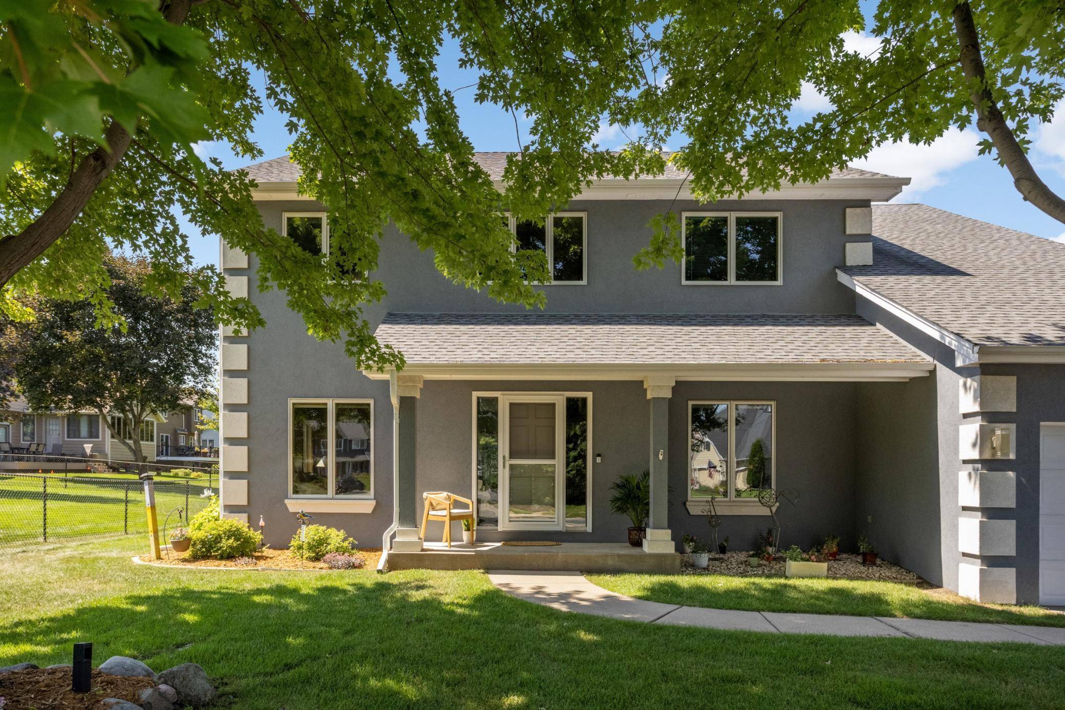 527 Hackmore DR, Eagan, MN 55123