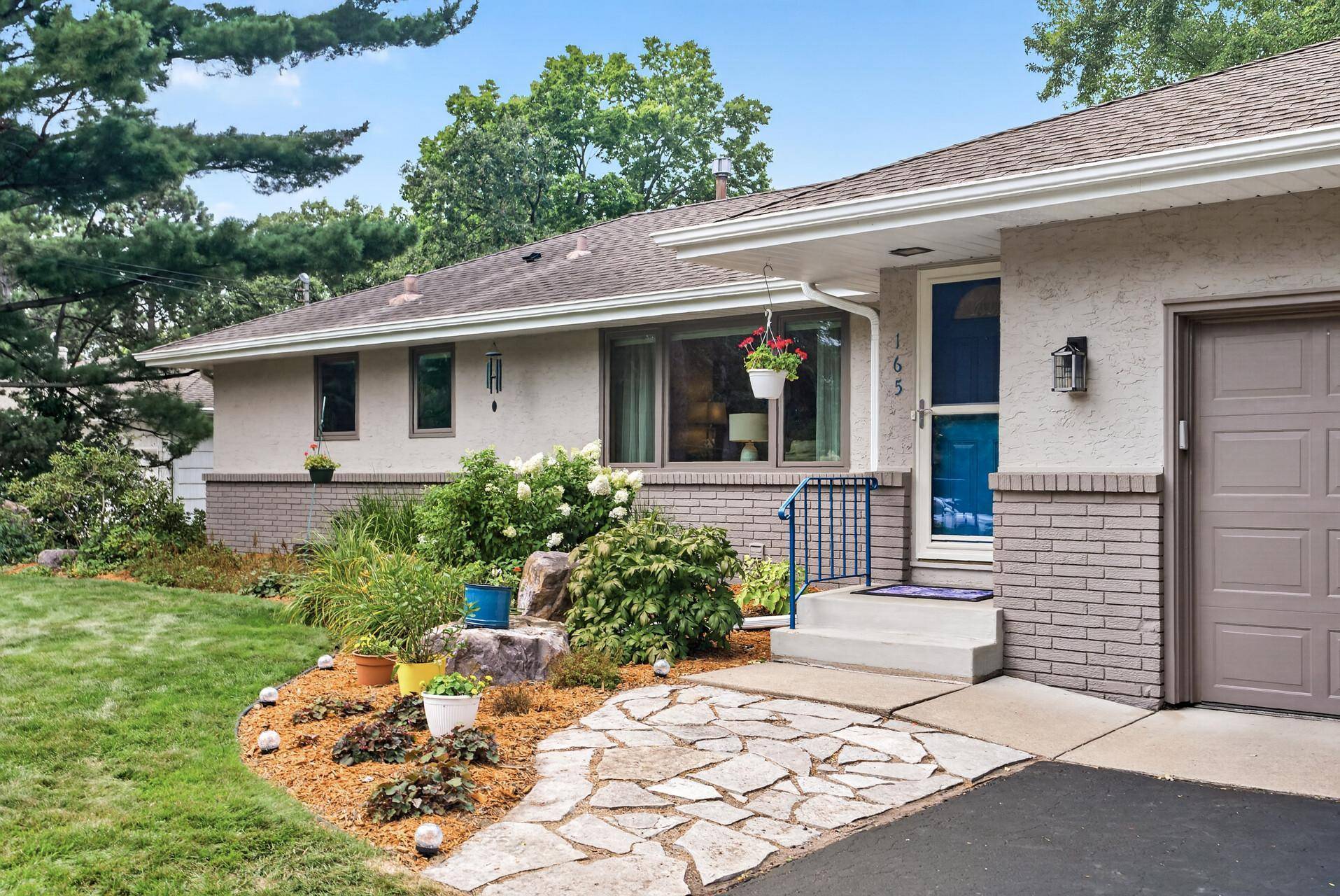 165 Hartman CIR NE, Fridley, MN 55432