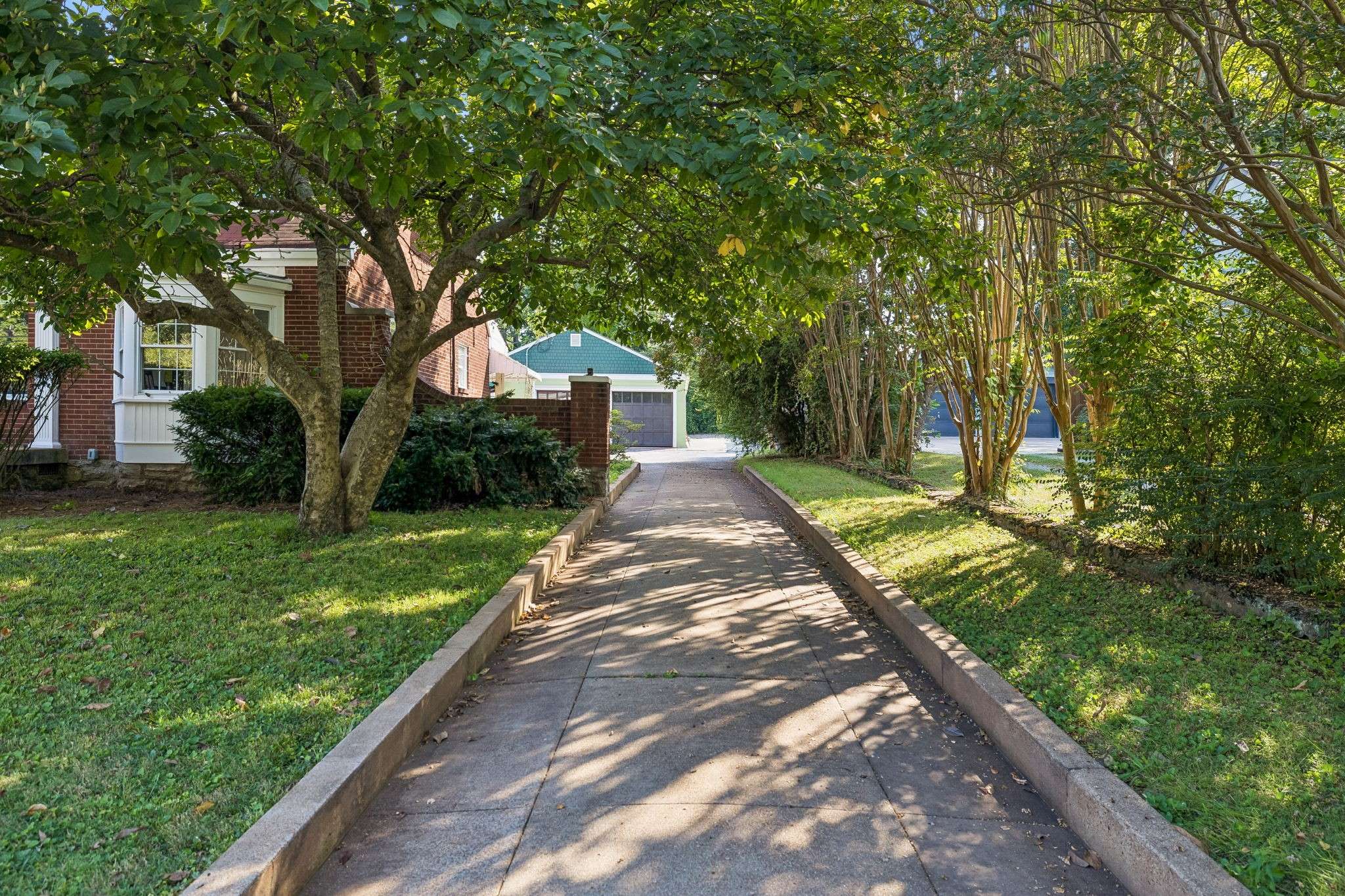 1310 Riverwood Dr, Nashville, TN 37216