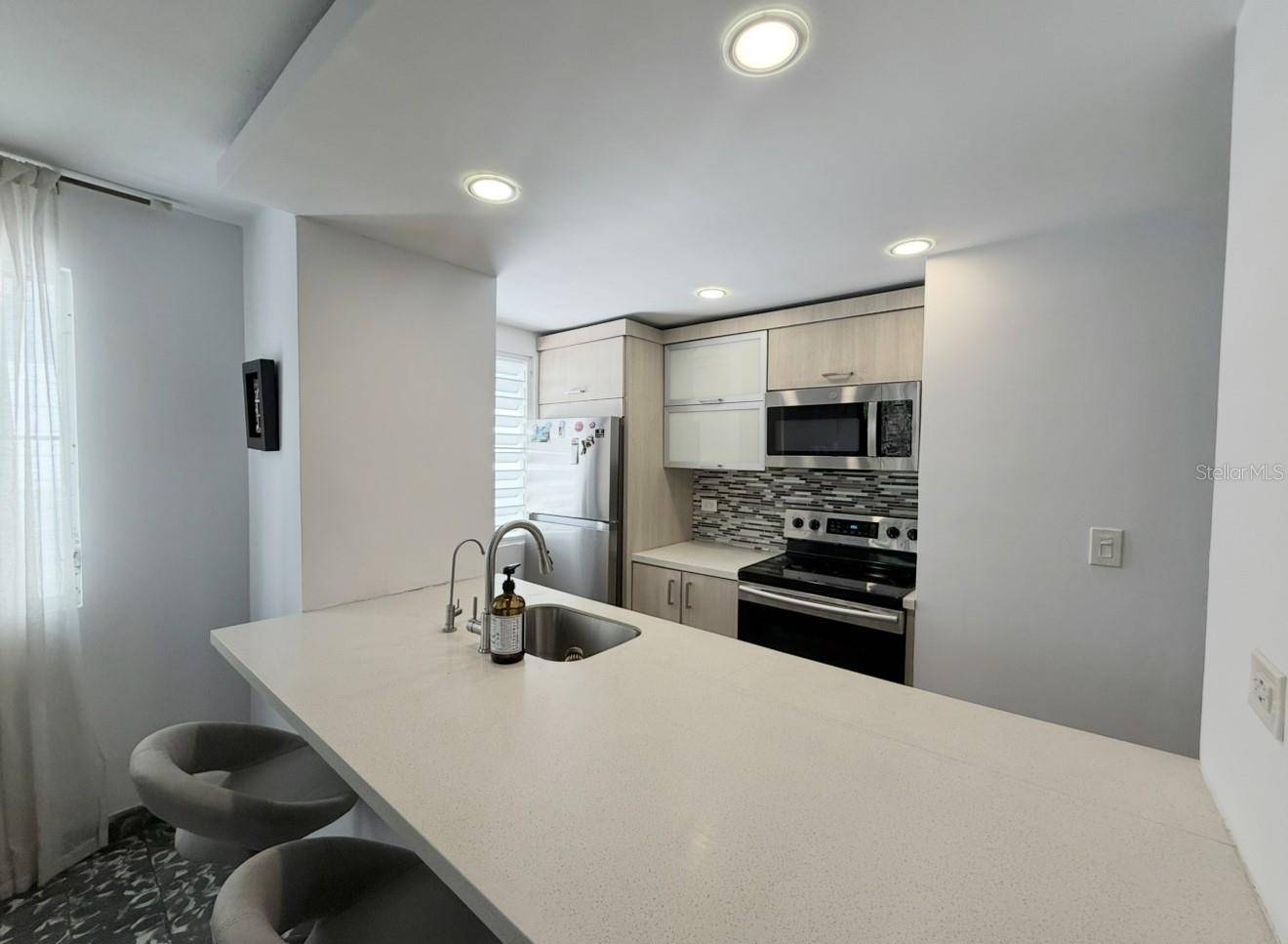 710 AVE FERNANDEZ JUNCOS #6, San Juan, PR 00907