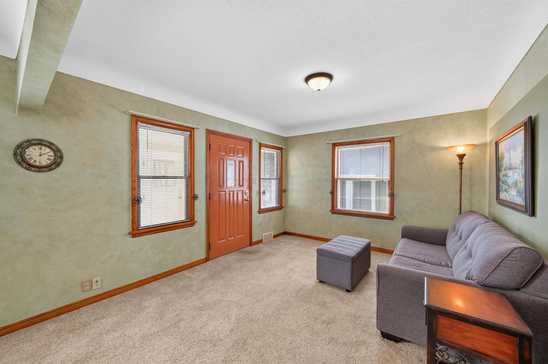 1949 Nevada AVE E, Saint Paul, MN 55119