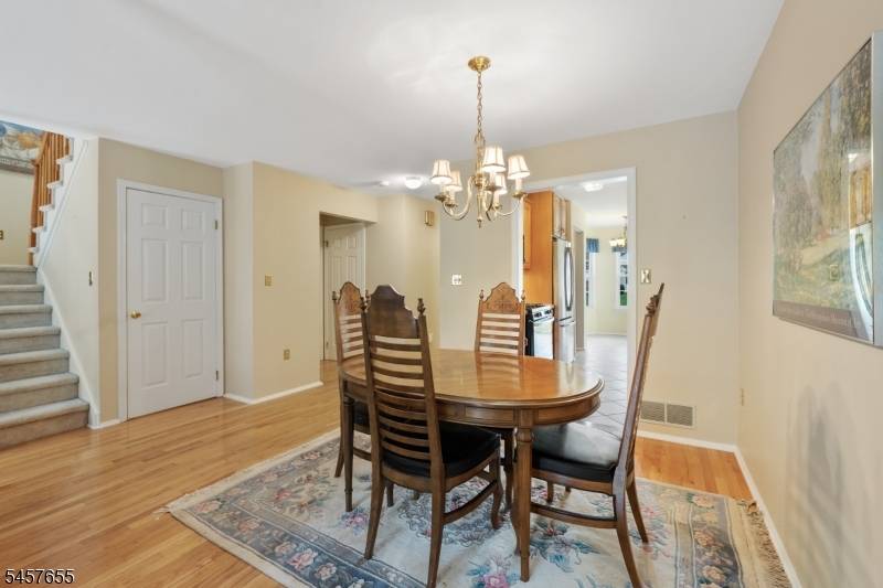 35 Arapaho Trl, Branchburg Twp., NJ 08876