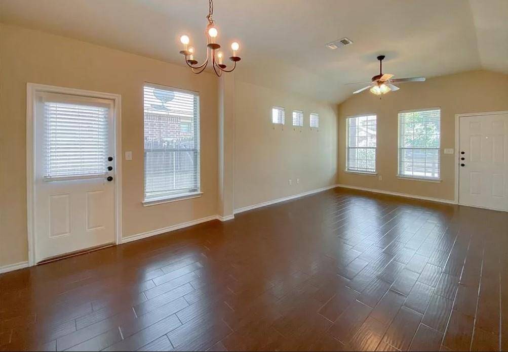 137 Creekside Villa DR, Kyle, TX 78640