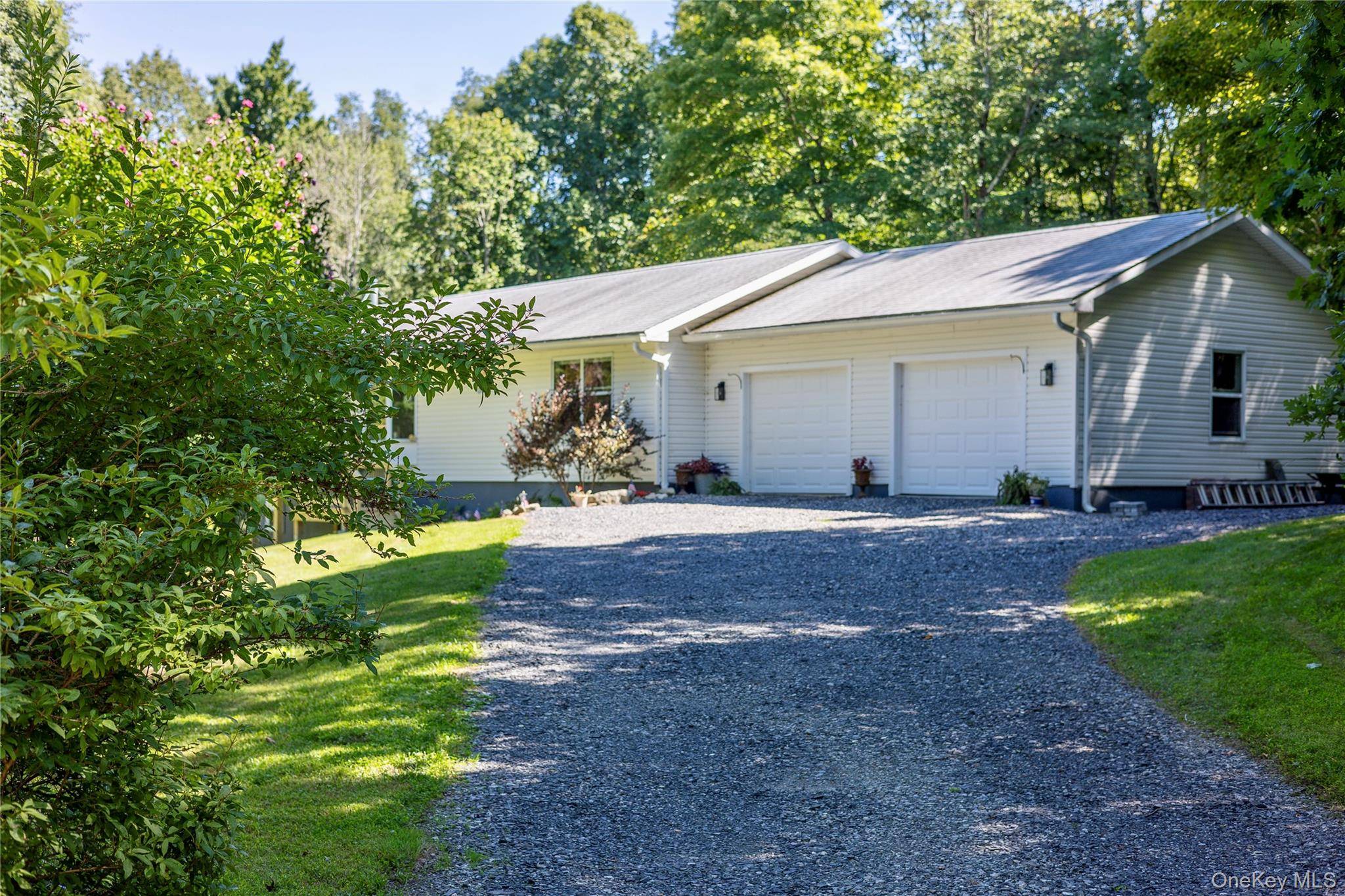 60 Briarwood LN, Millerton, NY 12546