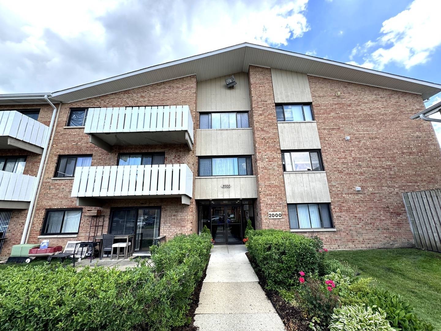 2000 Bayside DR #110, Palatine, IL 60074