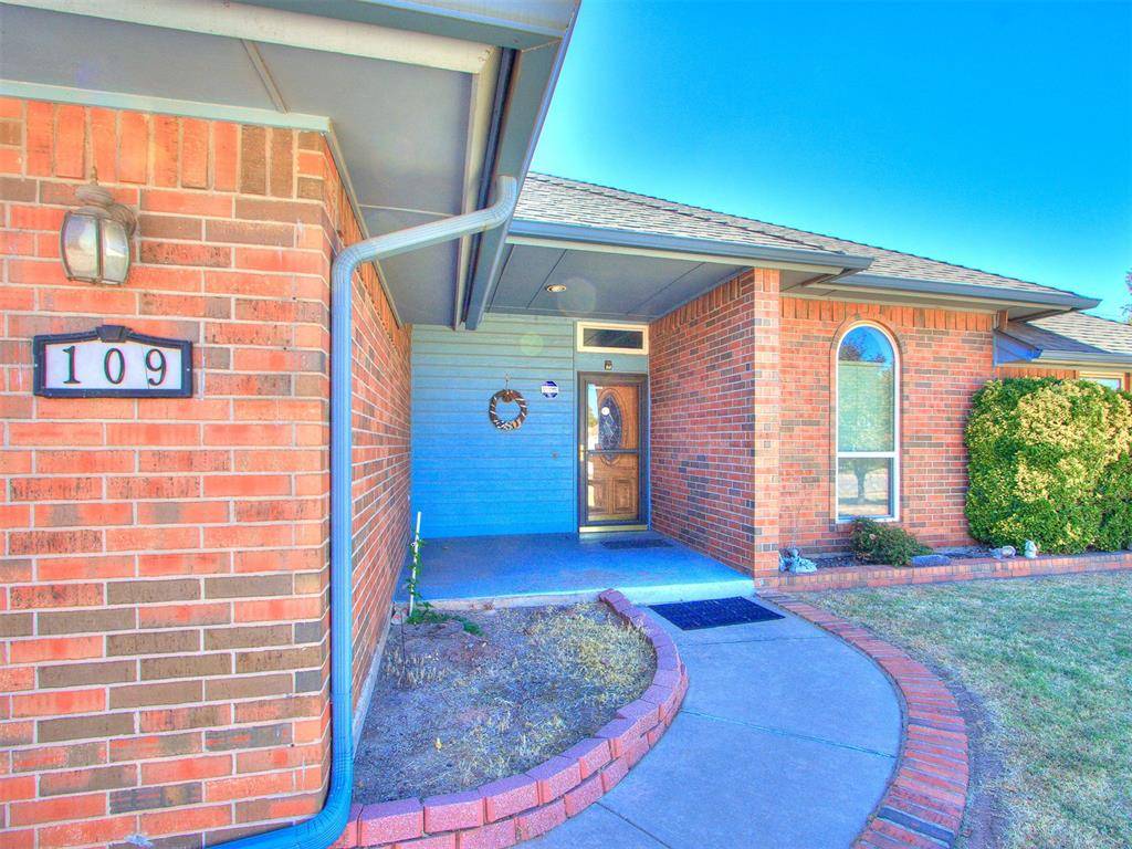 109 S Ramblin Oaks DR, Moore, OK 73160