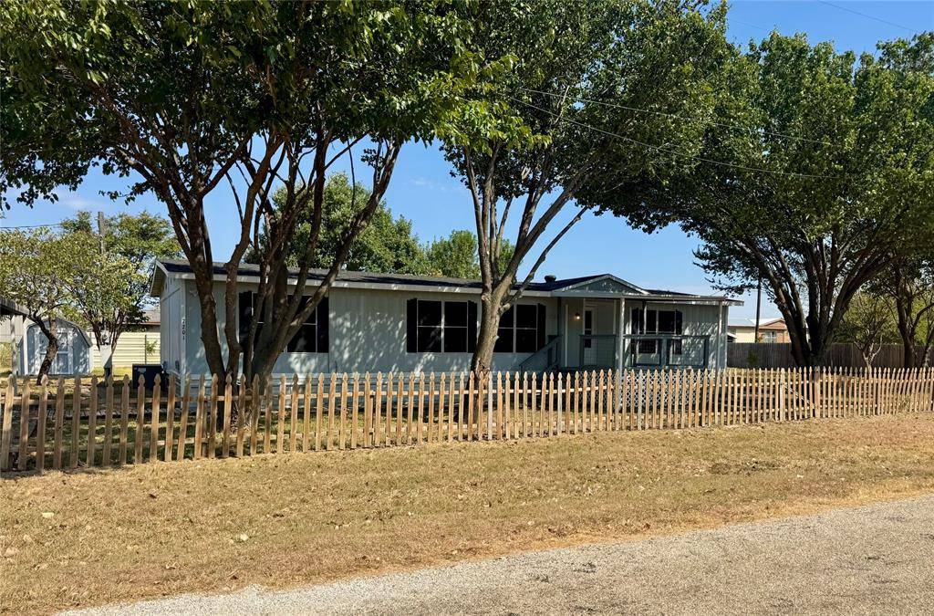 7201 Pica Drive, Alvarado, TX 76009