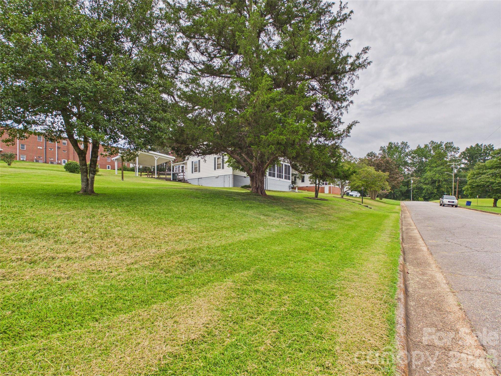 107 Mimosa AVE, Rhodhiss, NC 28630