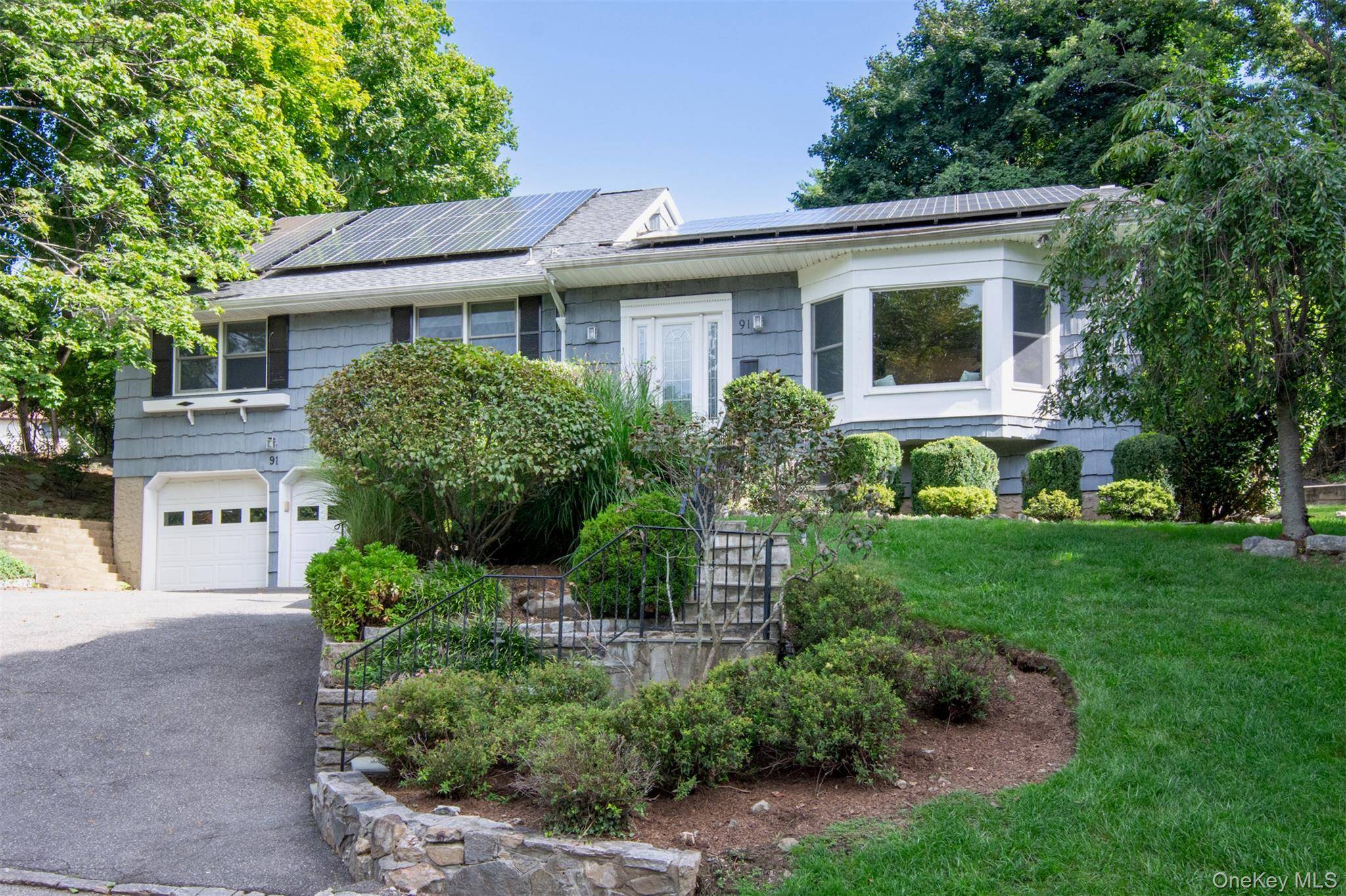91 Sycamore LN, Irvington, NY 10533