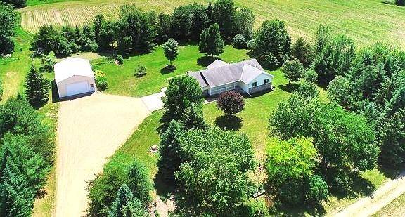 13295 Saint Croix TRL, North Branch, MN 55056
