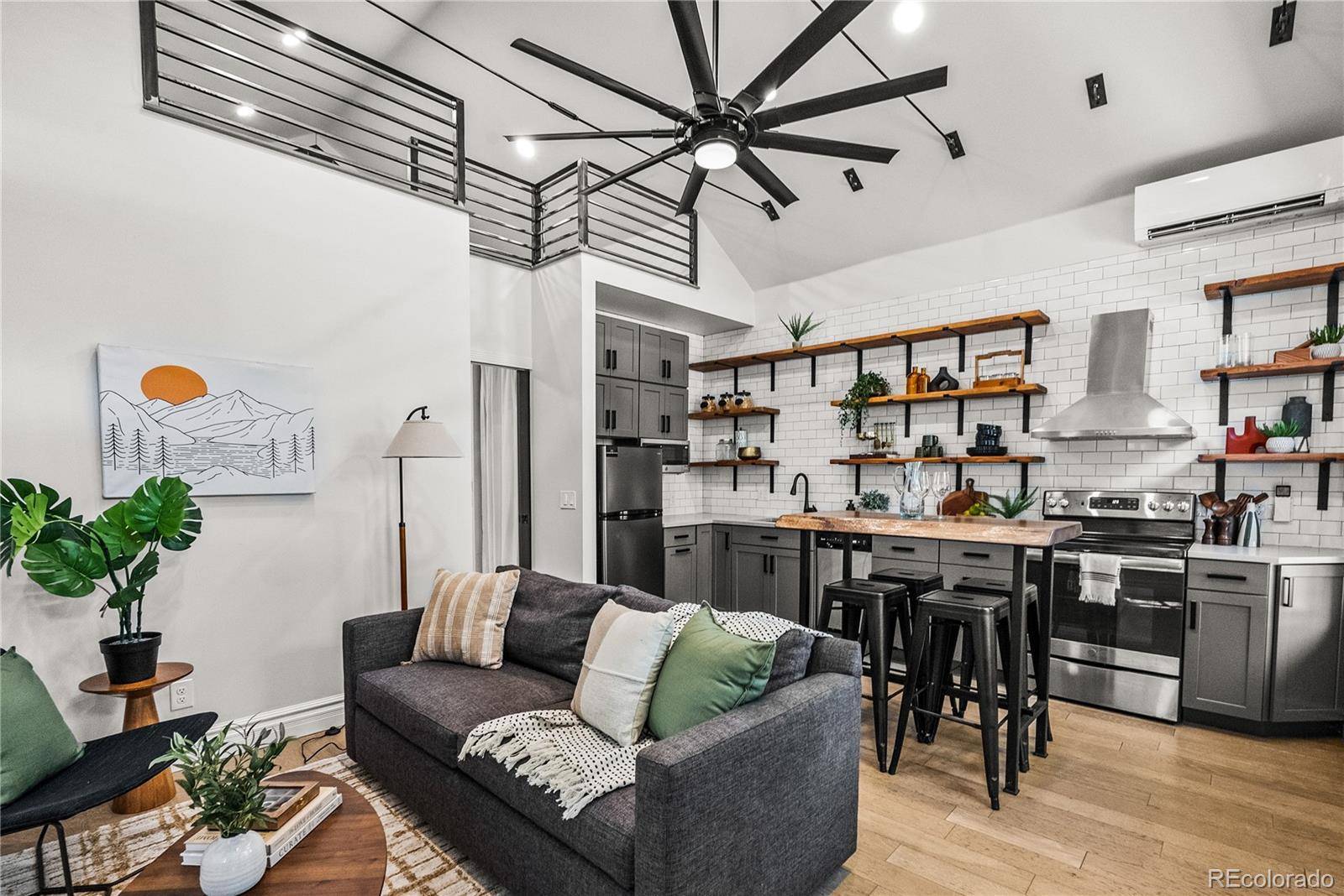 2239 N Clarkson ST, Denver, CO 80205