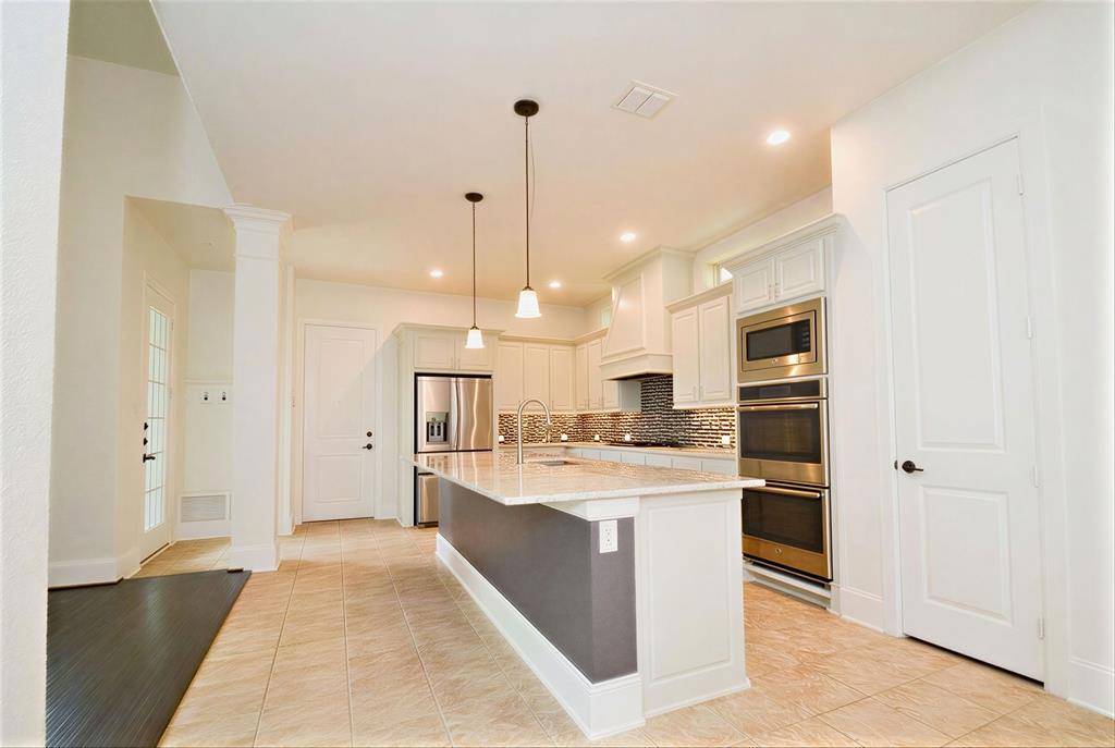 516 Four Stones Boulevard, Lewisville, TX 75056