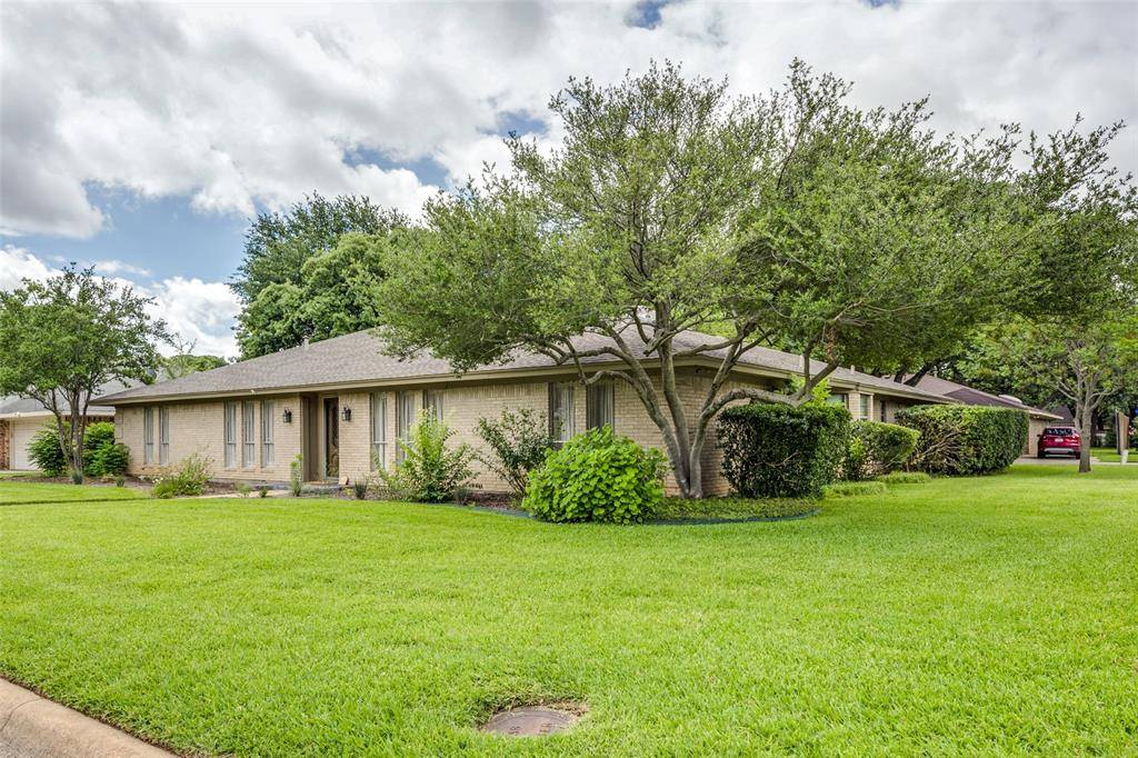 2414 Lakeview Circle, Arlington, TX 76013