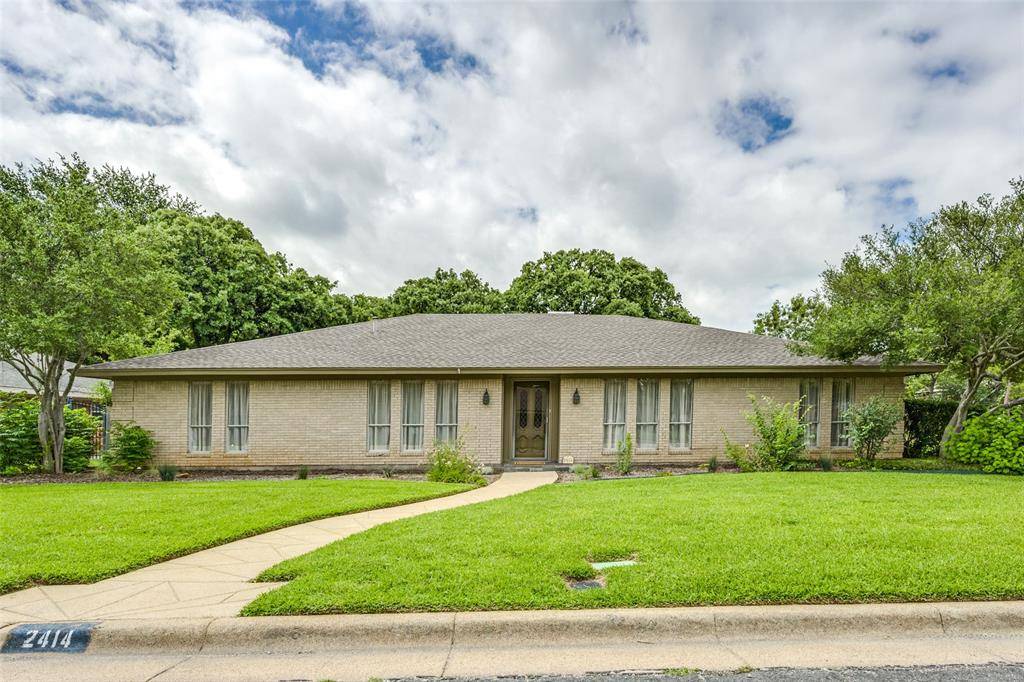 2414 Lakeview Circle, Arlington, TX 76013