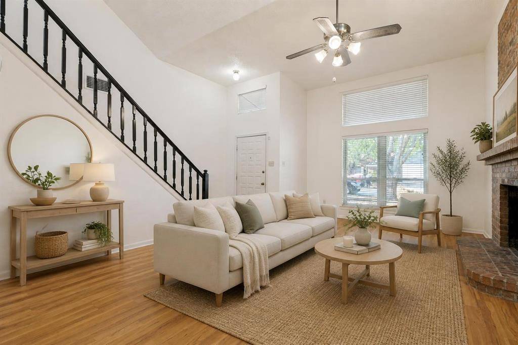 617 Valley Spring Drive, Arlington, TX 76018