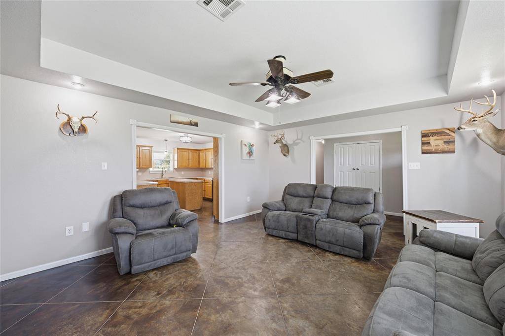 1727 LCR 124, Mount Calm, TX 76673