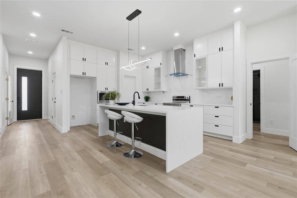 3905 Blue Ridge Boulevard, Dallas, TX 75233