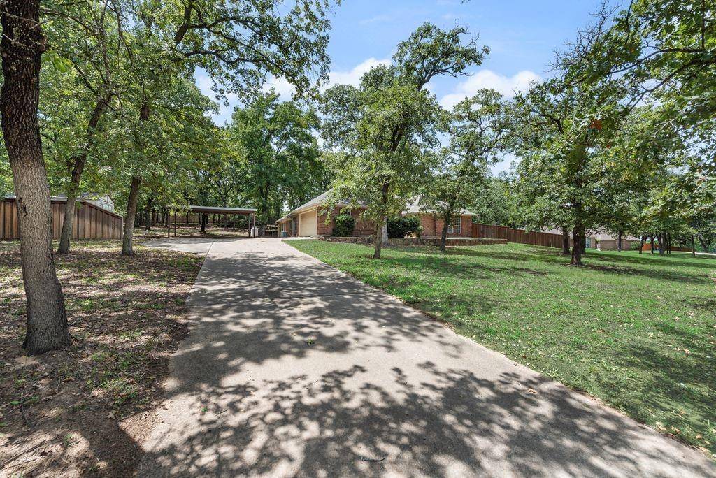 1022 Oak Tree Drive, Fort Worth, TX 76140