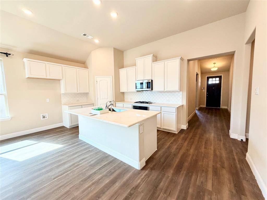 2806 Grand Lookout Lane, Arlington, TX 76001