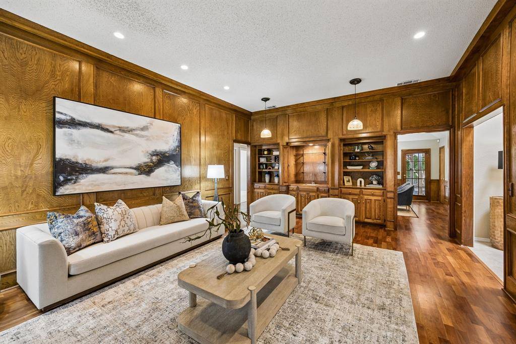 9918 Chimney Hill Lane, Dallas, TX 75243