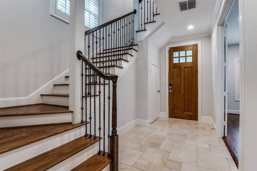 2110 Helsminster Drive, Dallas, TX 75201