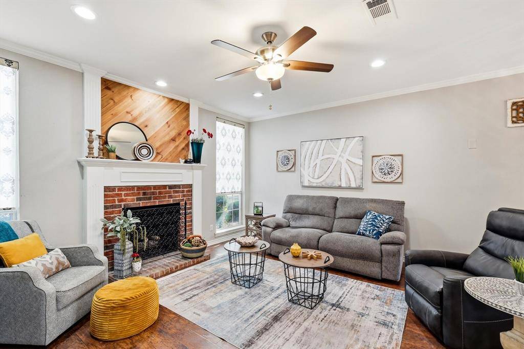 136 Cobblestone Row, Denton, TX 76207