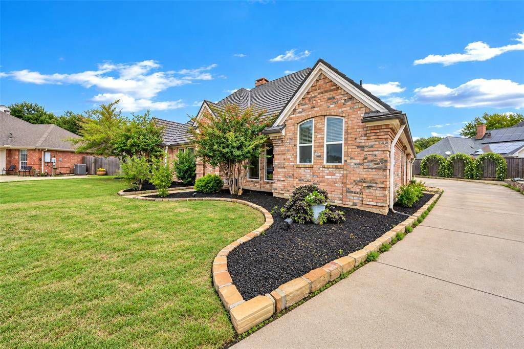 504 Quail Cove Court, Hurst, TX 76054