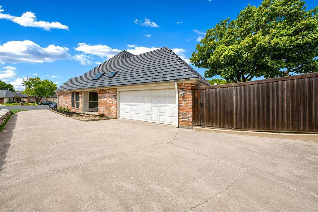 504 Quail Cove Court, Hurst, TX 76054