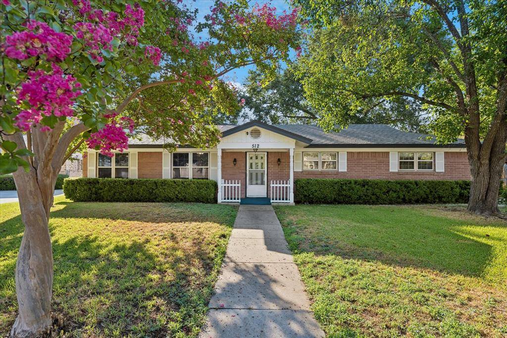 512 Brown Trail Court, Hurst, TX 76053