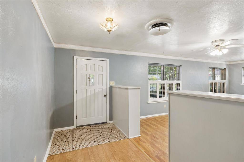 512 Brown Trail Court, Hurst, TX 76053