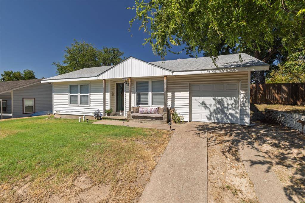 1209 Grace Street, Weatherford, TX 76086