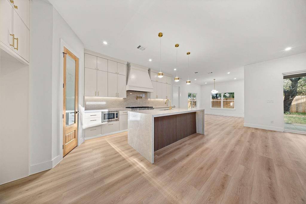 1727 Toronto Street, Dallas, TX 75212